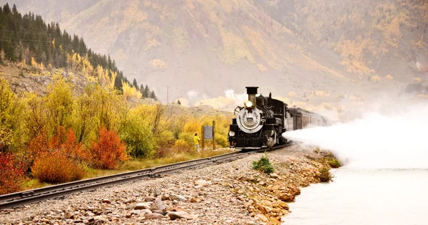 Aventura de trem de montanha rochosa — Fotografia de Stock