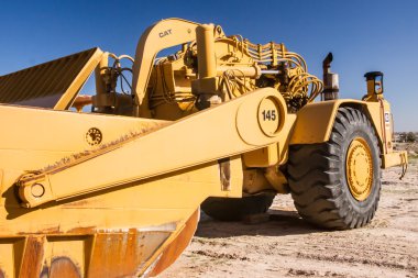 Caterpillar tekerlekli traktör sıyırıcı