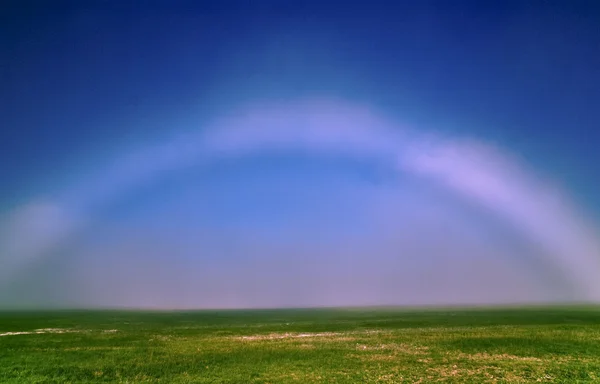 Een zeldzame witte regenboog — Stockfoto