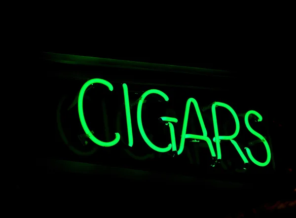 Cigarr neonskylt — Stockfoto