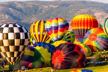 renkli sıcak hava balon şişirme