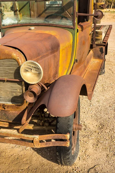 Rezavé staré auto — Stock fotografie