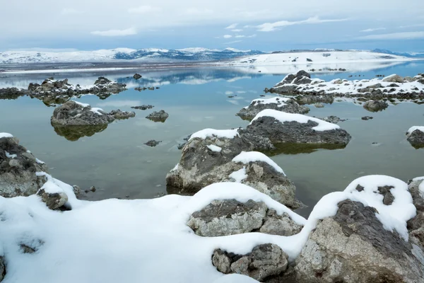 Efeito do lago e neve — Fotografia de Stock