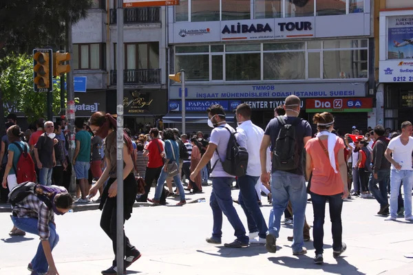 ISTANBUL - 1 de junio: Protesta pública en el Parque Gezi contra el gobierno —  Fotos de Stock