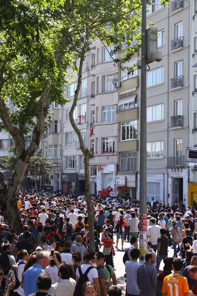 ISTANBUL - 1 de junio: Protesta pública en el Parque Gezi contra el gobierno — Foto de Stock