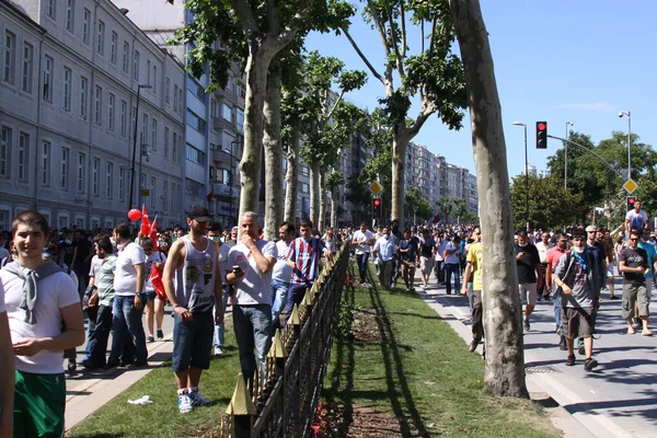 ISTANBUL - 1 de junio: Protesta pública en el Parque Gezi contra el gobierno —  Fotos de Stock