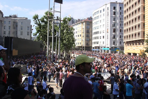 ISTANBUL - 1 de junio: Protesta pública en el Parque Gezi contra el gobierno —  Fotos de Stock