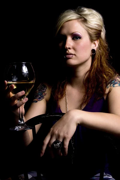 Close-up op een vrouw met wijn — Stockfoto