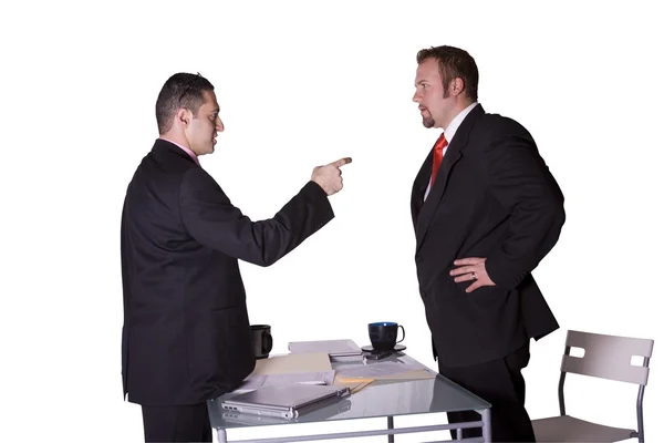 Uomini d'affari che combattono su tutta la scrivania — Foto Stock