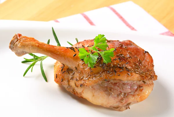 Roast duck leg — Stockfoto