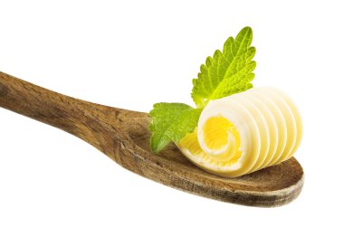 Tahta kaşıkta tereyağı kıvrımı