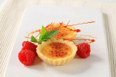 Creme brulee tartlets
