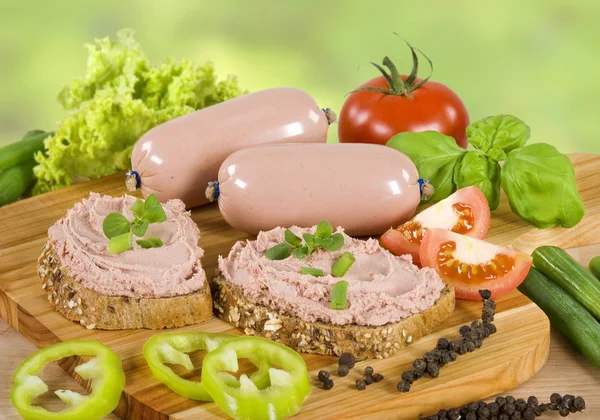 Kahverengi ekmek ve karaciğer pate — Stok fotoğraf