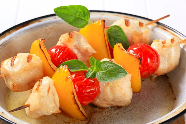 Grilled chicken skewers — Stock Photo, Image