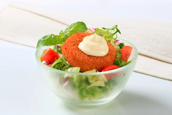 Fried cheese with vegetable salad and mayonnaise — Stock Photo, Image