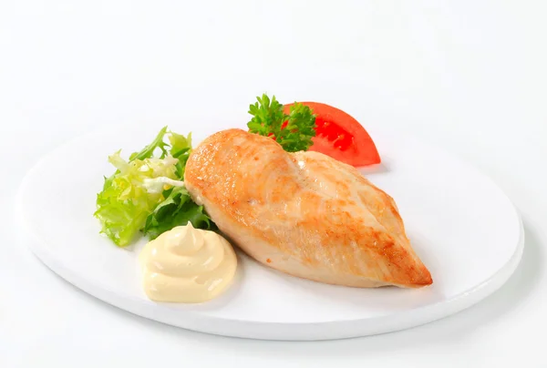 Filete de pechuga de pollo con mayonesa —  Fotos de Stock