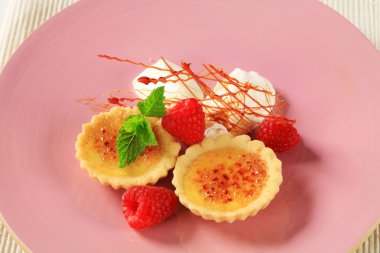 Creme brulee tartlets