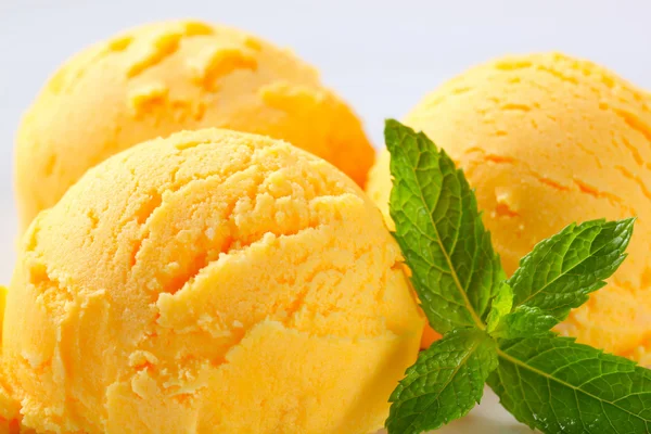 Scoops of yellow ice cream — Stock Photo, Image