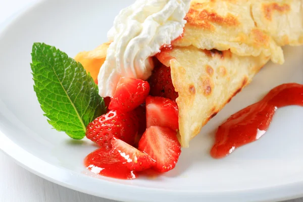 Strawberry crepe — Stock Photo, Image