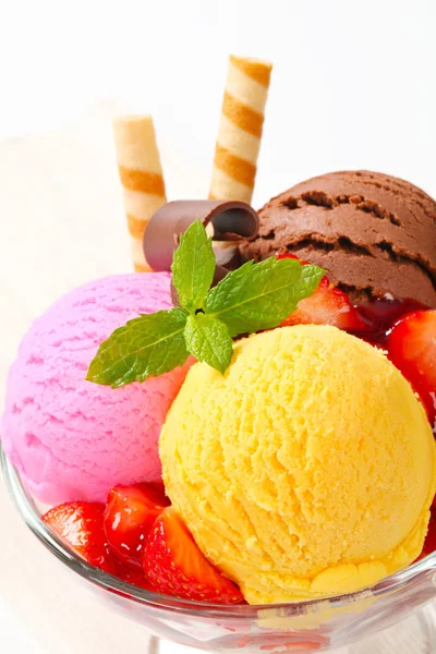 Ice cream sundae — Stock Photo, Image