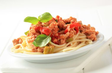 Kıyılmış et ile spagetti