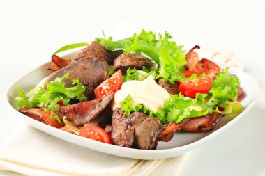 karaciğer tavuk salatası
