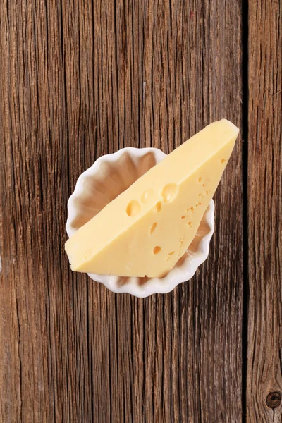 Morceau de fromage à pâte dure — Photo