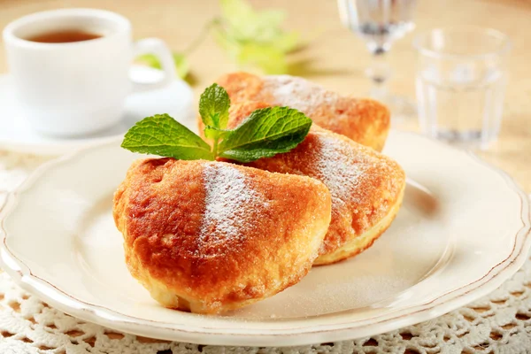 Marmellata ripiena, ciambelle di pasta sfoglia — Foto Stock