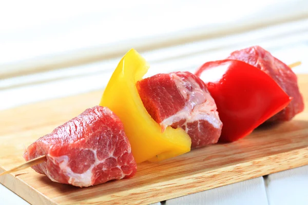 Raw red meat skewer — Stock Photo, Image