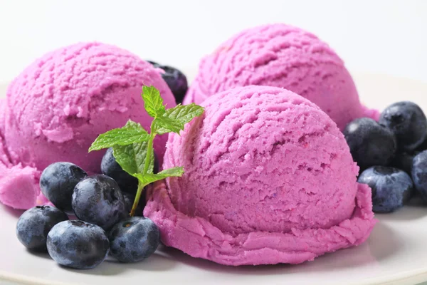 Blueberry ice cream — Stock Photo, Image