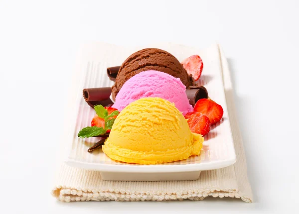 Ice cream dessert — Stock Photo, Image