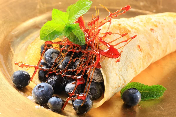 Crepe with fresh blueberries — Stock Photo, Image