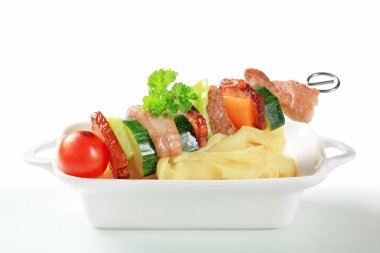 domuz eti şiş ve patates püresi