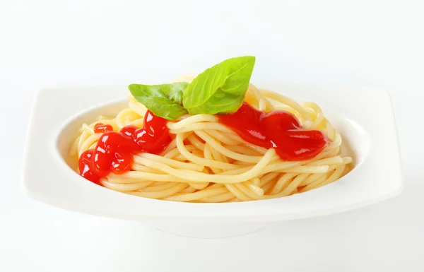 Spaghetti with ketchup — Stock Photo, Image