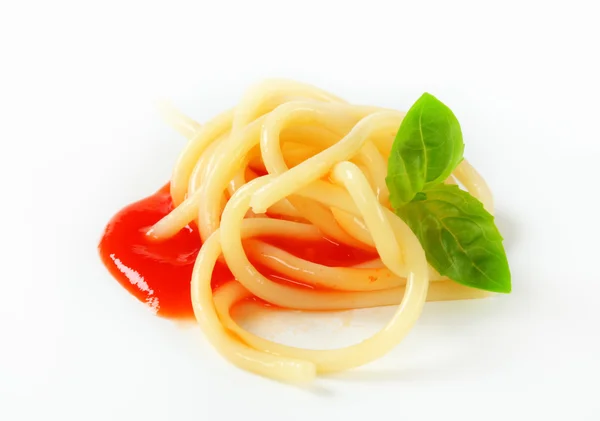 Spaghetti med tomatsås — Stockfoto