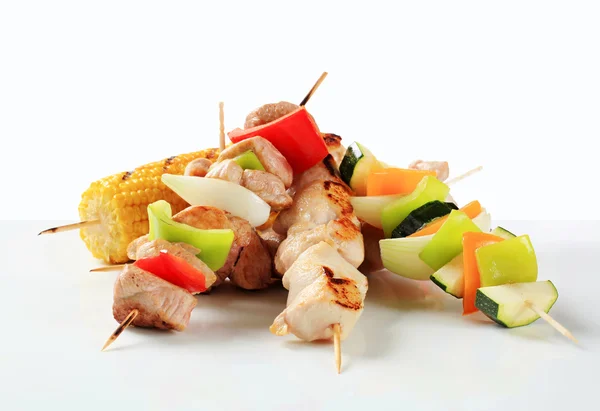 Meat and vegetable skewers — Stock Photo, Image