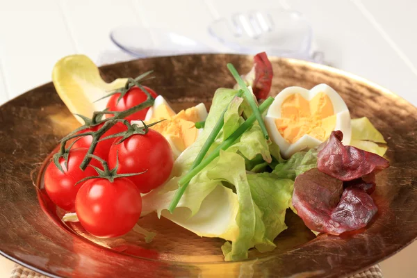 Verduras frescas y huevos cocidos — Foto de Stock