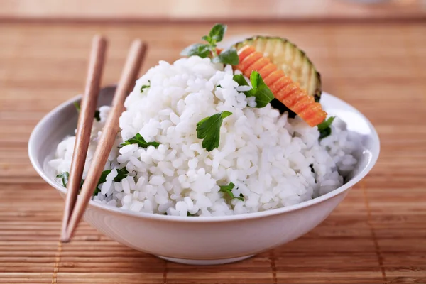 Миска белого риса — стоковое фото