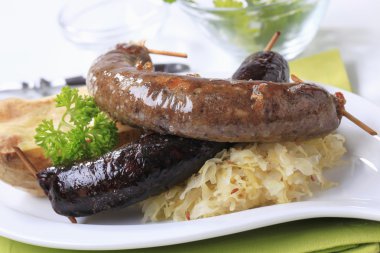 sosis, lahana ve patates