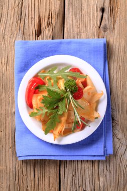 Vejetaryen makarna tabağı