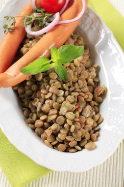 Mercimek ve Viyana sosisleri