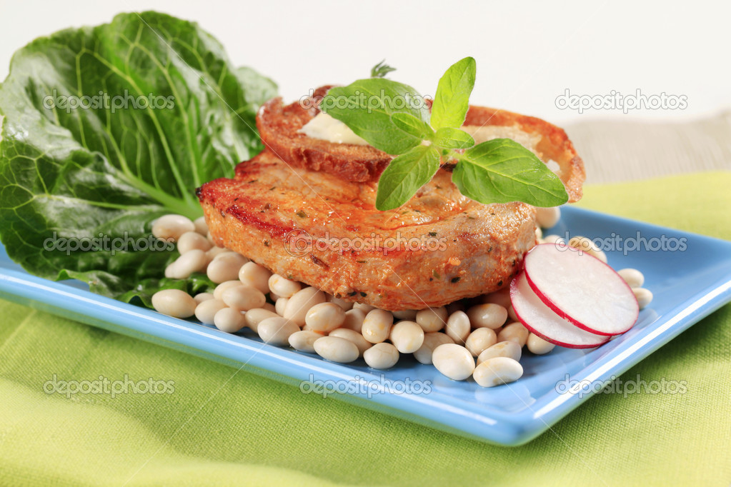 Spicy pork with white beans