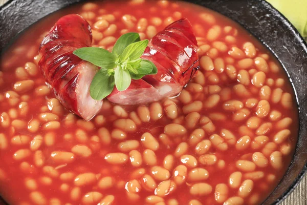 Beans in tomato sauce and sausage — Stock Photo, Image