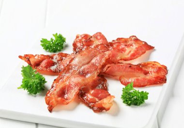 Kızarmış domuz pastırması şeritler