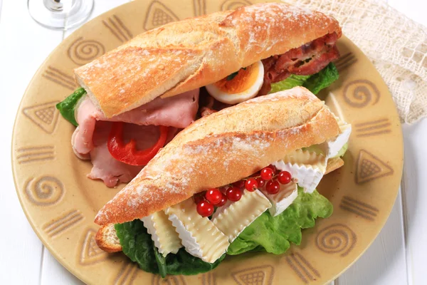 Queijo e presunto sub sanduíches — Fotografia de Stock