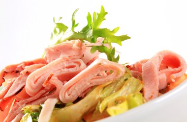yeşil salata ile ham