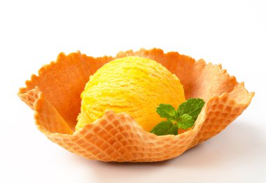 limon kremalı dondurma bir gofret kase