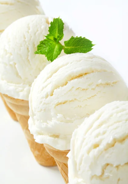 Coni di gelato bianchi — Foto Stock