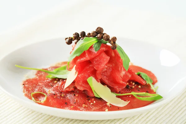 Carpaccio de carne de bovino — Fotografia de Stock