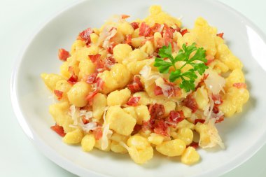 pastırma ve lahana ile küçük patates köfte